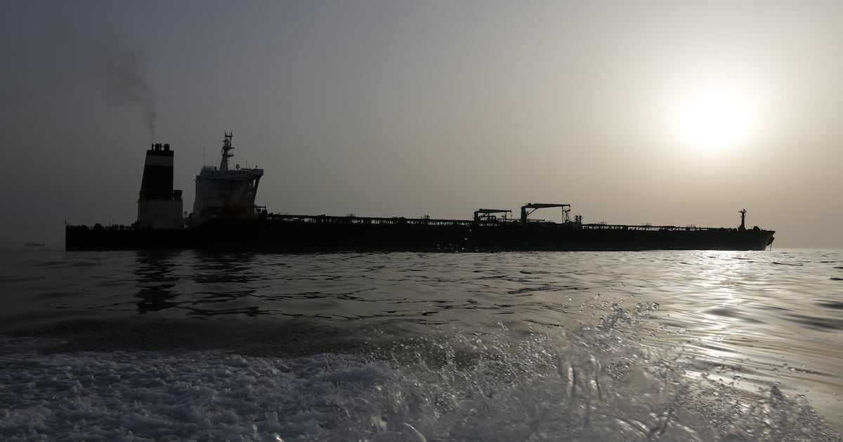 Guerra en Irán dispara tarifas para llevar petróleo desde el Estrecho de Ormuz