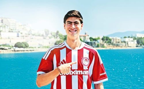 Histórico del futbol mexicano defiende la salida de La Hormiga González al Olympiacos