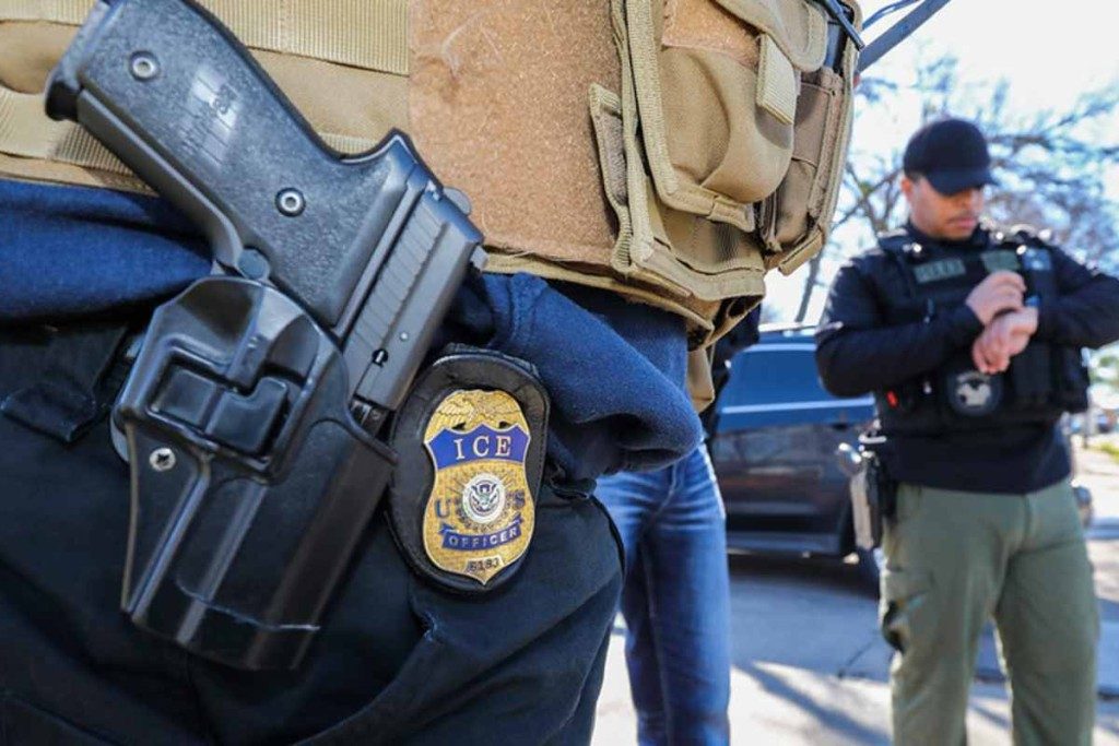 ICE busca proteger de demandas a policías locales que ayuden en arrestos migratorios