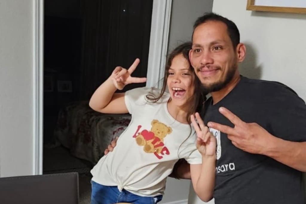 ICE detiene a niña de 9 años tras arrestar a su papá en Texas
