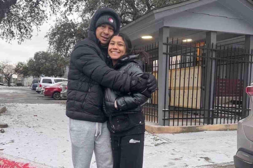 ICE detiene a niña que iba a la iglesia en Texas y arresta a su papá cuando va por ella