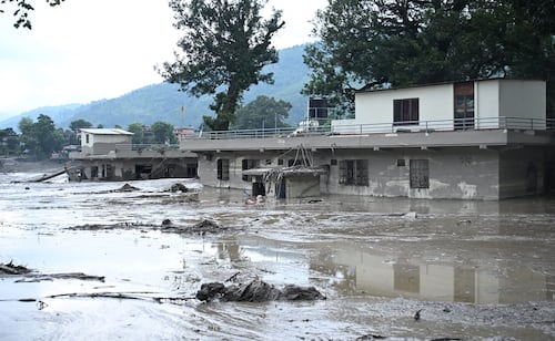 Inundaciones en Nepal dejan más de 90 muertos; hay cientos de desaparecidos, incluidos turistas