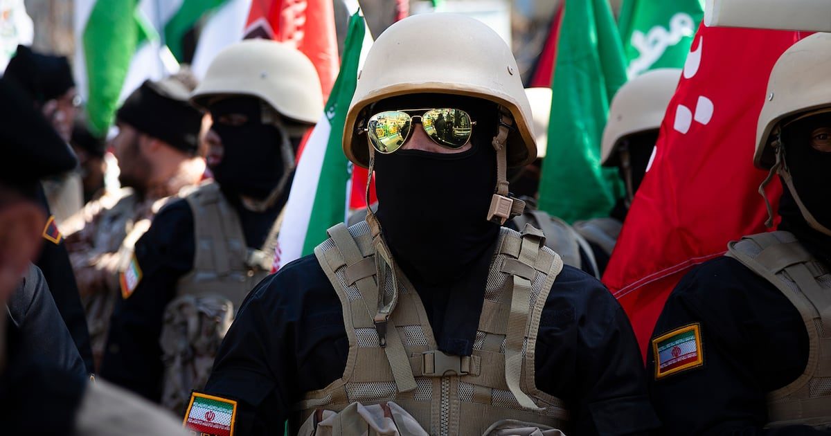 Irán pasa a la ofensiva en el Estrecho Ormuz por diálogo estancado con EU: Reorganiza su fuerza militar