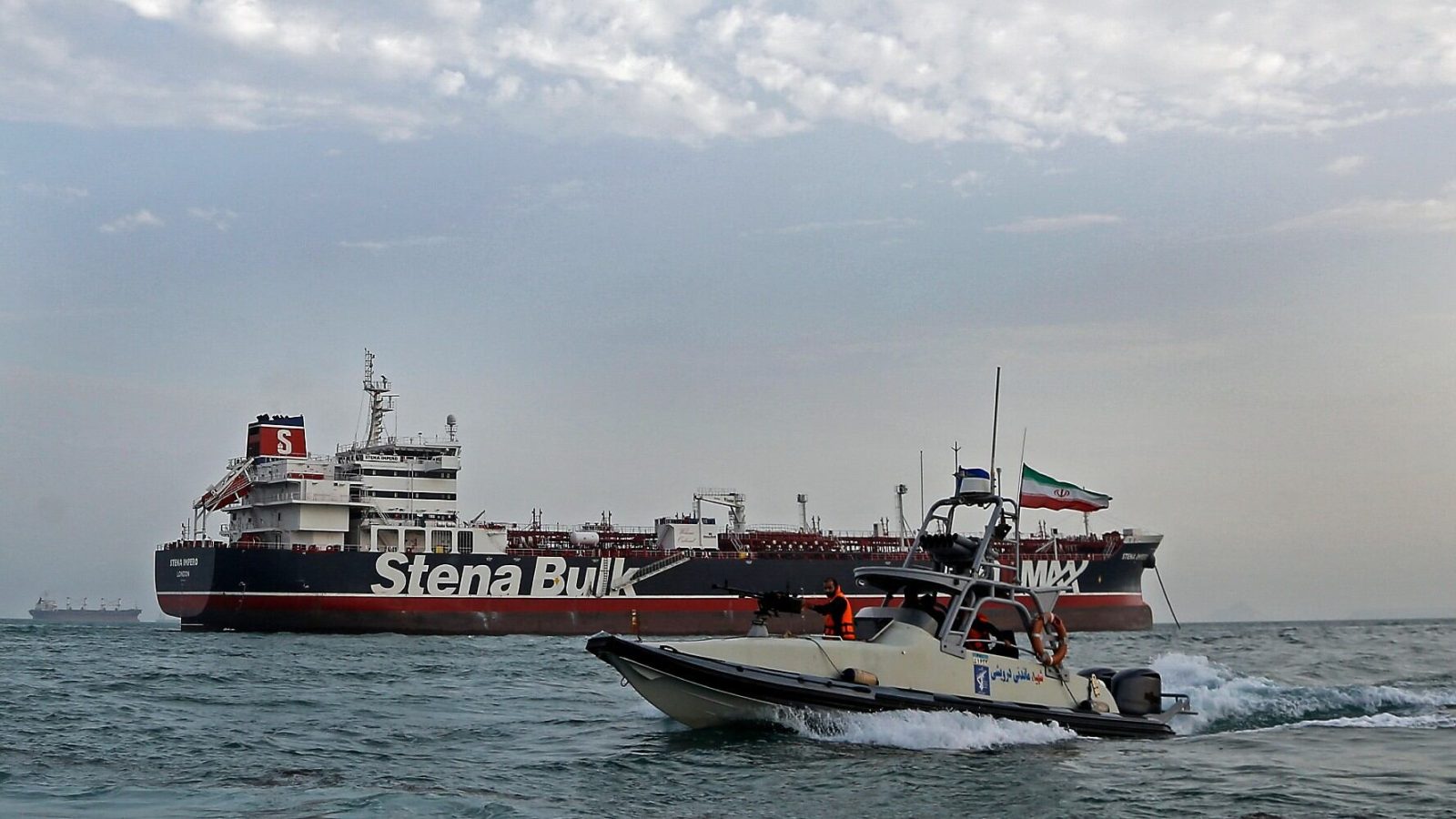 Irán responde a Trump: Ormuz no se puede conquistar ‘con un tuit ni con portaaviones’