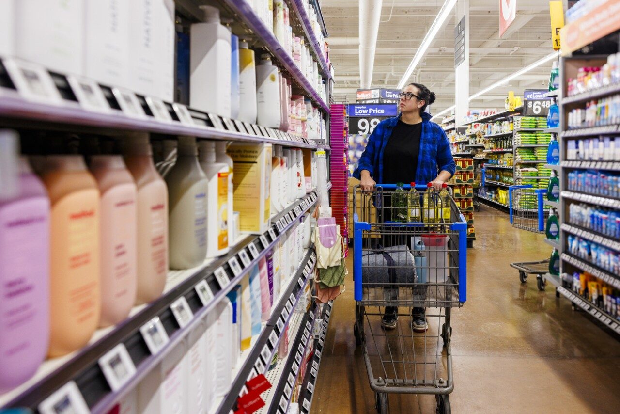 La marca que ayuda a Walmart a vender más barato sin fabricar un solo producto