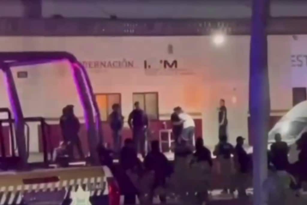 Migrantes detenidos en la estación migratoria siglo 21 en Tapachula denuncian abusos y piden ser liberados