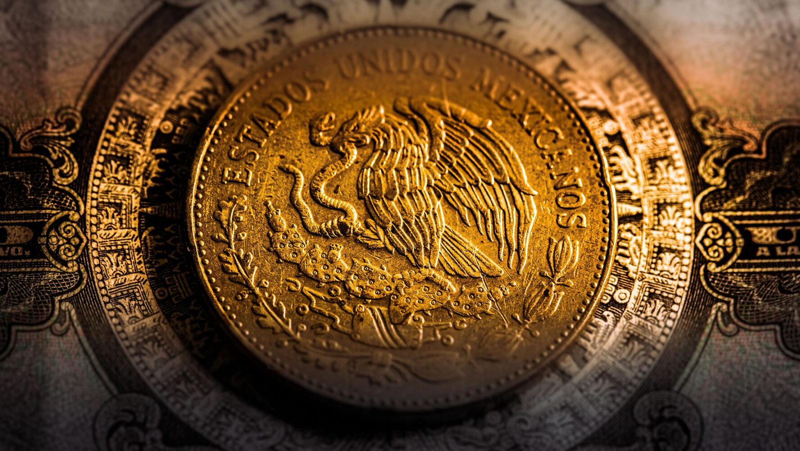 Peso mexicano tropieza ante el dólar; ¿volverá a superar las 17 unidades? Así cierra HOY