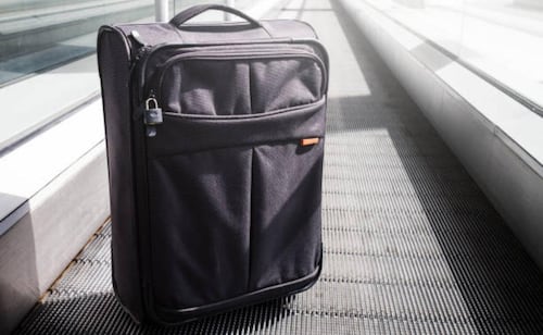 Policía encuentra cadáver de una mujer en una maleta en Grecia; detienen a sospechoso