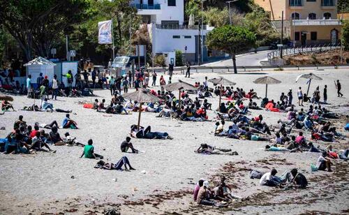 Presidente de Ceuta propone confinar a migrantes mientras se tramita su expulsión; crece tensión por crisis fronteriza