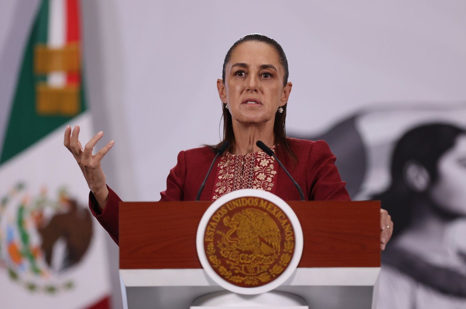 Sheinbaum ataca a Tv Azteca y a Sergio Sarmiento, pero dice que ella no censura