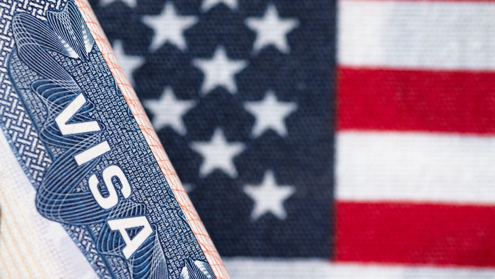 Tienes visa de EU, ¿pero por cuánto tiempo? Hasta 200 mil permisos están bajo revisión