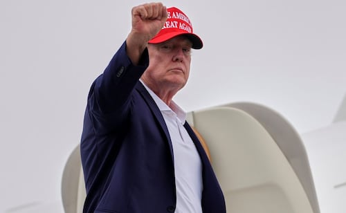 Trump anuncia acuerdo petrolero con Venezuela; trato asciende a 65 mil millones de barriles