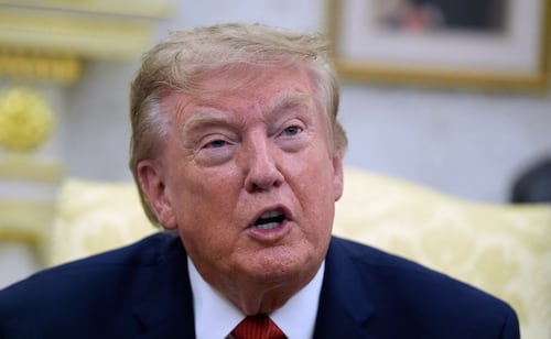 Trump anuncia un "Día D económico" contra Irán; amenaza con enormes consecuencias a países que den "salvavidas" a Teherán