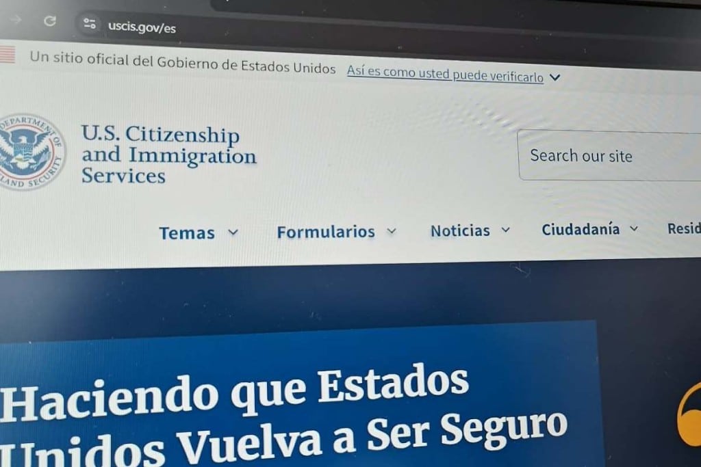 USCIS anuncia nueva regla; solicitudes de inmigración deberán presentar obligatoriamente en línea