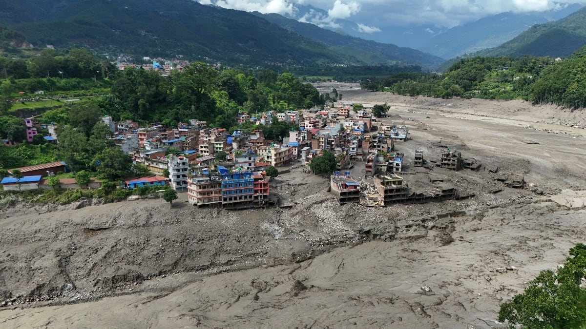 VIDEO: Avalancha de lodo arrasa entre Nepal y China; hay deslaves, 55 muertos y 403 desaparecidos