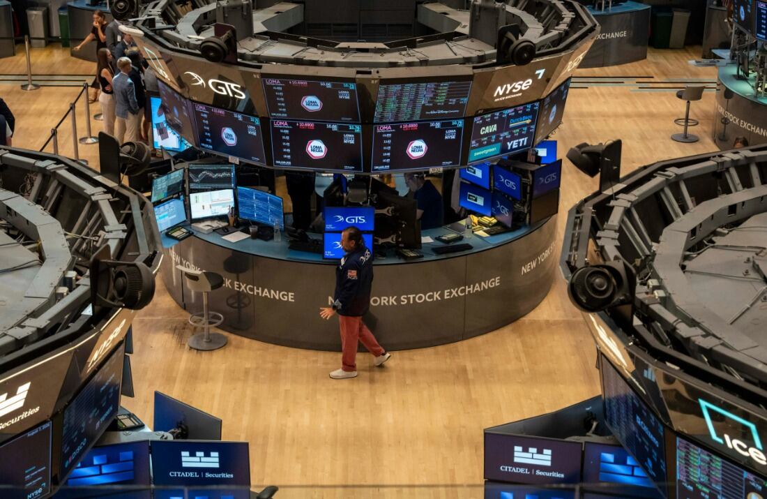 Wall Street cierra con números rojos por subida de precios del petróleo; Nasdaq cae 1.33%