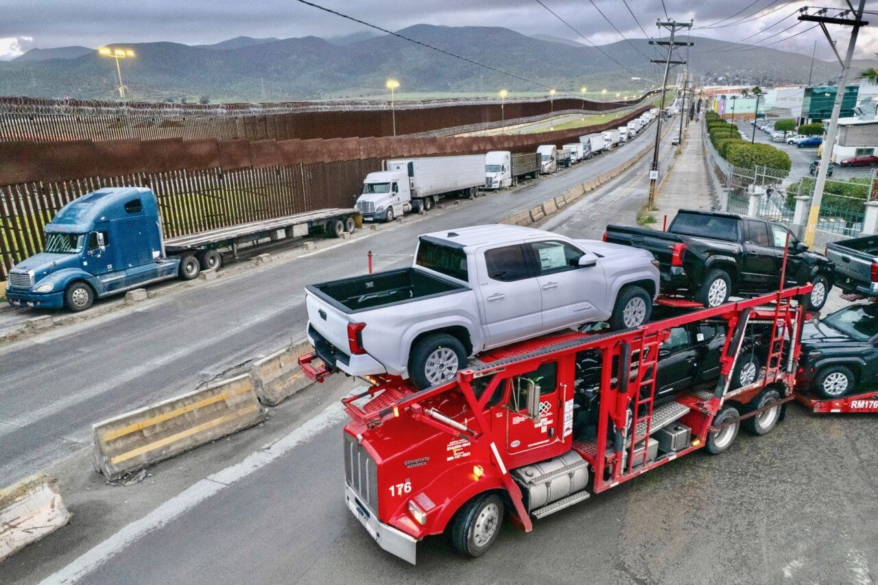 Aranceles de Trump frenan a la industria automotriz mexicana y producción cae 1.4% en agosto