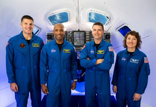 Astronautas que orbitaron la Luna con Artemis II se retiran de los vuelos espaciales; capacitarán a personal para nuevos lanzamientos