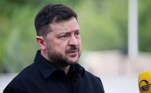 Ataque ruso alcanza sede de los servicios de seguridad ucranianos: Zelensky; iban contra oficina del jefe de esa agencia, dice