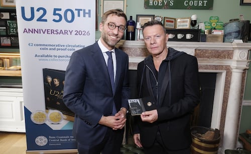 Banco Central de Irlanda lanza moneda conmemorativa de U2; la banda cumple medio siglo
