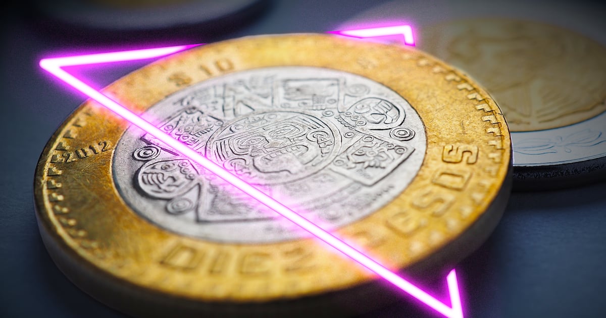 ‘Caída libre’ del peso: Tipo de cambio, en las 17.65 unidades previo a decisión del Banxico
