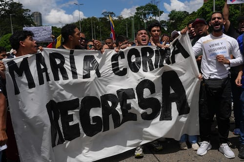 Cientos de manifestantes exigen que se permita el regreso a Venezuela de María Corina Machado; "te estamos esperando"