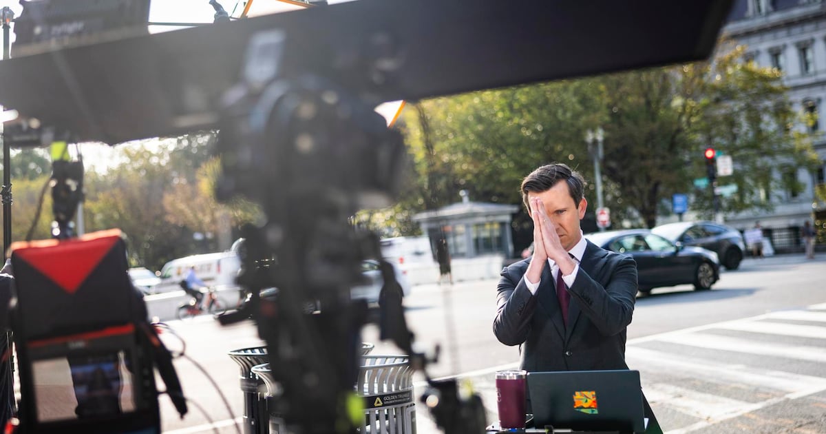 CNN, MS Now y hasta Politico demandan a Donald Trump: ‘La Constitución de EU no le da ese poder’
