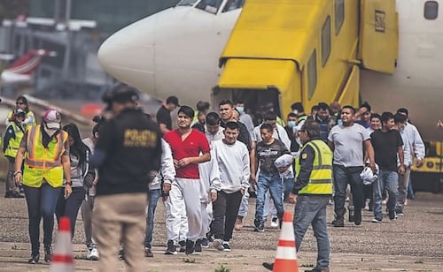 Cobrar multas a deportados, otra presión