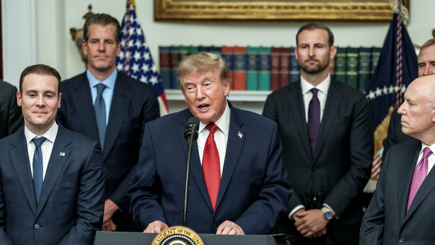 ‘Como en Venezuela’: Trump dice que no saldrá de Irán a menos que se quede con el petróleo