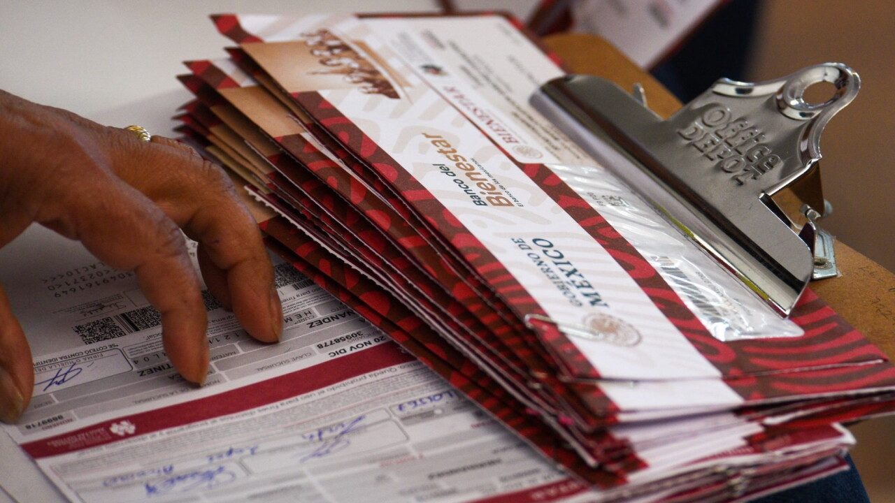 Con apoyos del gobierno, la pensión mensual promedio en México es de 13 mil 745 pesos