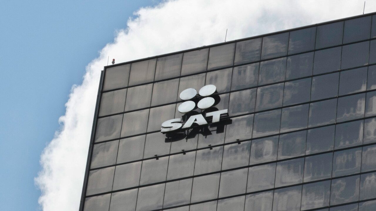Con caza de 'factureras' e IA, gobierno y diputados buscan más dinero para el SAT