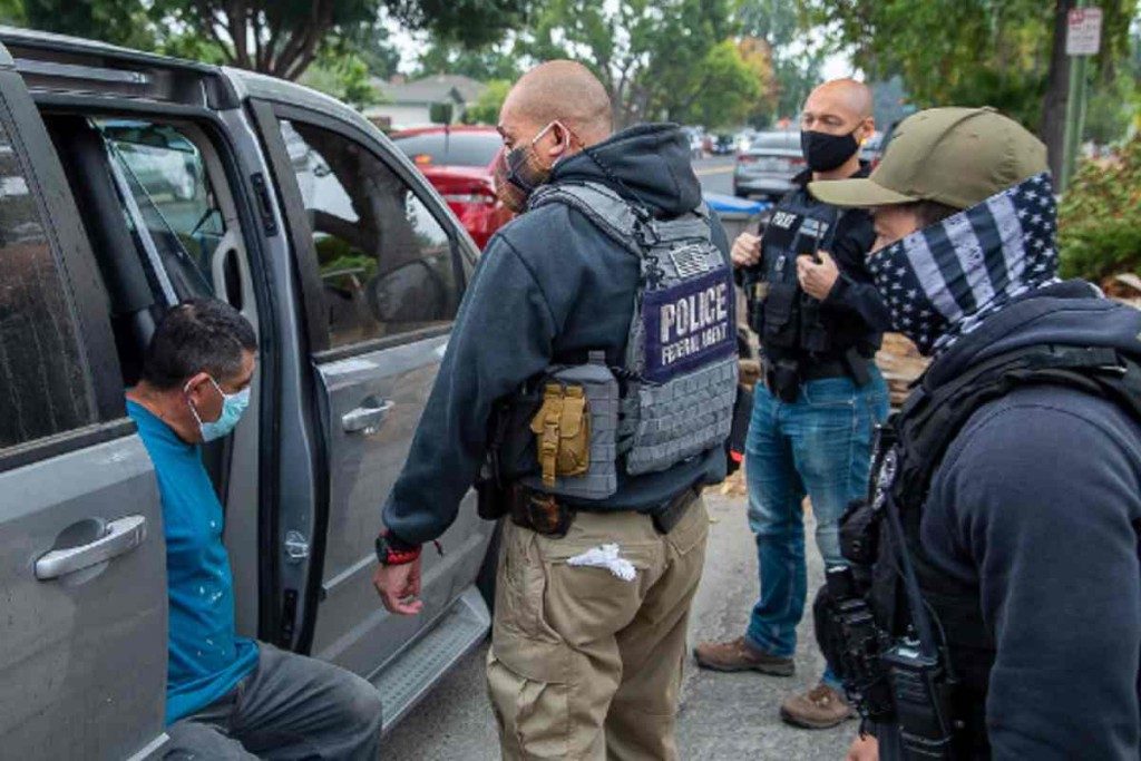 ¿Cuál es la diferencia entre una redada y un operativo del ICE?