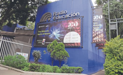 Cuestionan riqueza de Fernanda Tapia y ausencia de Radio Educación