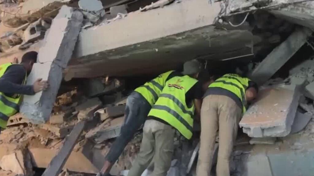 Edificio se desploma en Ciudad de Gaza y deja más de 20 personas fallecidas, entre ellas niños