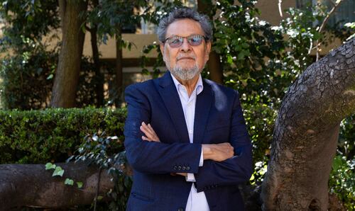 Élmer Mendoza gana el Premio Excelencia en Letras de Humanidad 2026