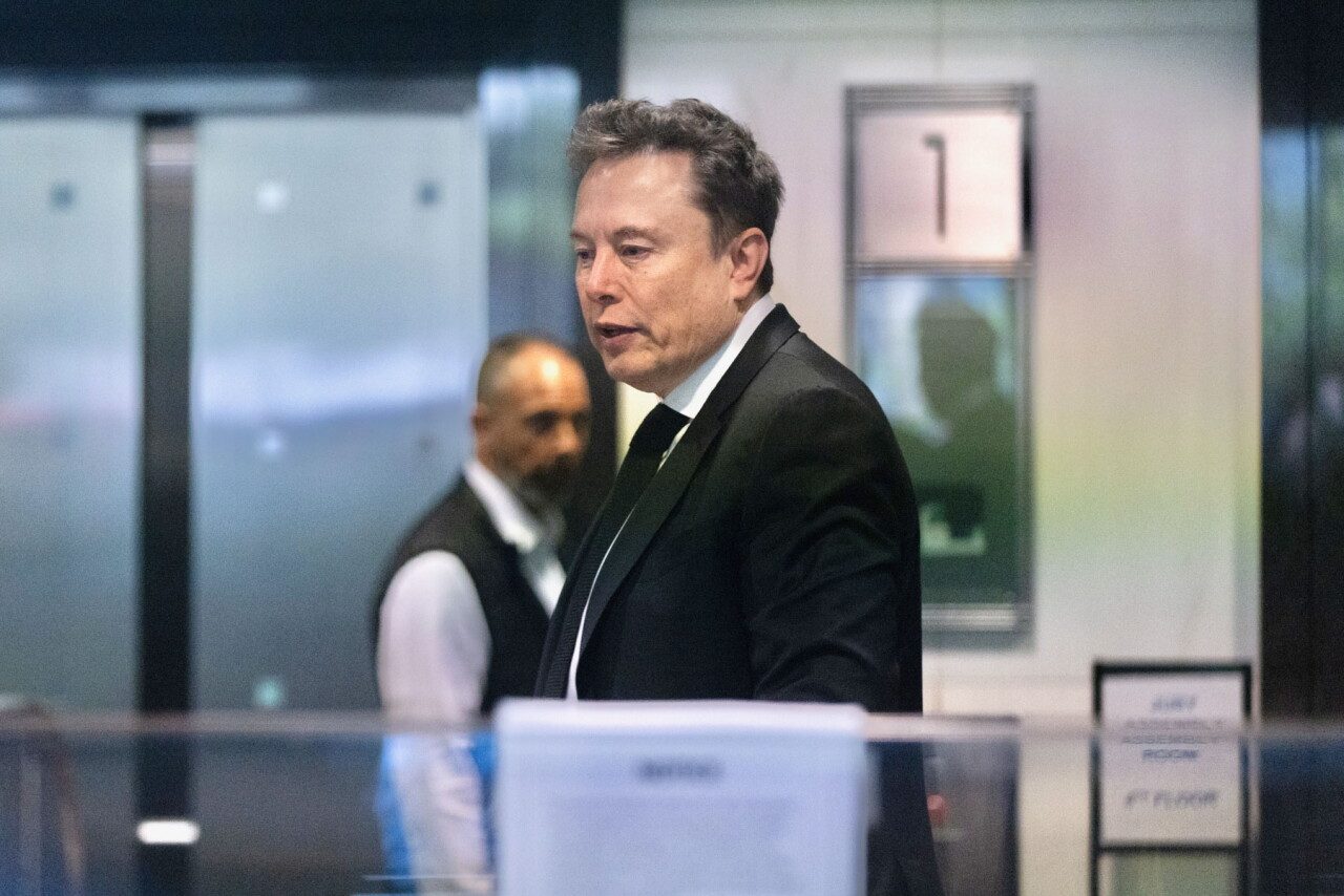 Elon Musk al estrado: debe responder por los riesgos de su IA en Nueva York