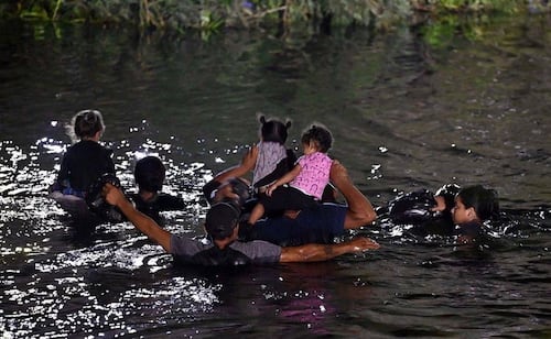 En EU acusan a mexicanos de traficar con menores migrantes; les daban gomitas con marihuana, acusan