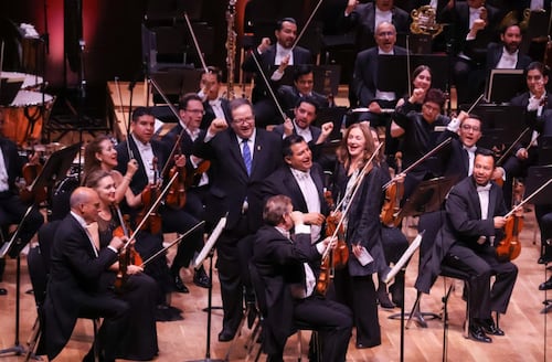 Entre estrenos internacionales, ovaciones y la majestuosa voz de Arturo Chacón, reinauguran la Sala Nezahualcóyotl