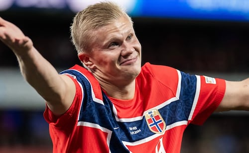 Erling Haaland anota un espectacular doblete; Noruega derrota a Dinamarca en la UEFA Nations League