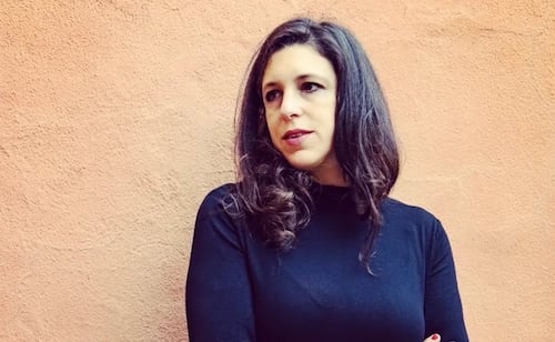 Escritores e intelectuales cruzan cartas a favor y en contra de Ariana Harwicz tras ser desinvitada de un festival cultural