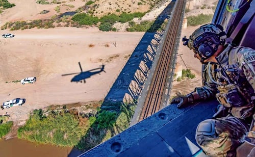 EU ha derribado al menos 100 drones de cárteles en la frontera, reporta Fox News; operativos fueron coordinados con México, asegura