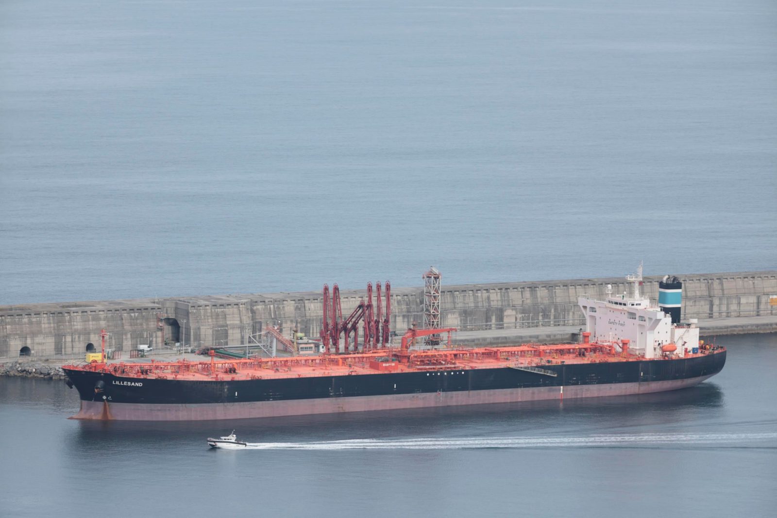 EU ‘presume’ a Irán que ha escoltado mil millones de barriles de petróleo crudo fuera del Estrecho de Ormuz