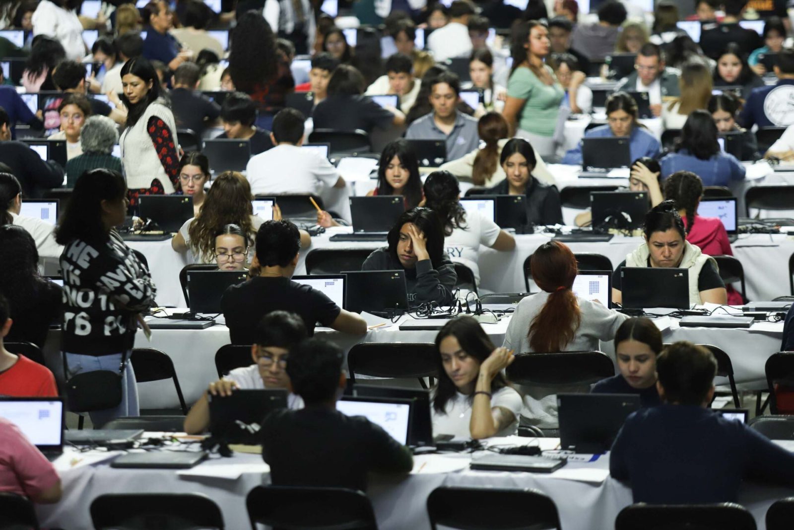 Examen de admisión de la UNAM 2027 será presencial, adelanta rector; se habilitarán sedes en estados