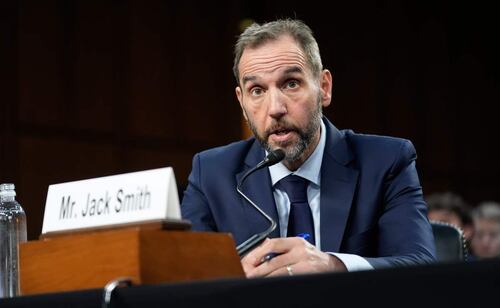 Exfiscal Jack Smith defiende cargos contra Trump por comicios de 2020 y Mar-a-Lago; asegura que investigación fue apartidista