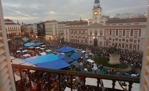 Exigen en Madrid fin de la crisis de vivienda; expresan solidaridad con Maricarmen Abascal, mujer de 87 años desalojada