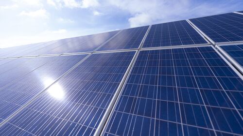 Generación de energía solar crece 83% en México; empresas amplían inversiones en paneles fotovoltaicos
