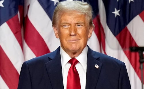 Gobierno de Trump podrá aplicar sistema de control de votantes en elecciones de noviembre; Corte Suprema permite a estados usar SAVE