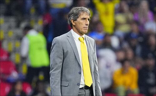Guillermo Almada sorprende con la alineación del América para enfrentar a las Chivas
