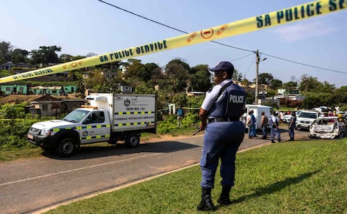 Hallan cuerpo de otra mujer en Sudáfrica; aumentan temores de que se trata de asesino en serie
