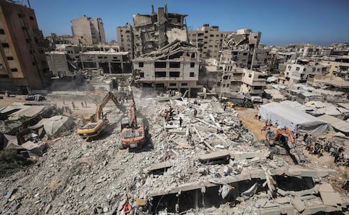 Hamas califica de "nuevo capítulo del genocidio" el derrumbe de edificio en Gaza; colapso dejó al menos 20 muertos